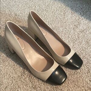 Bandolino Cream and Black Heels Classic Design